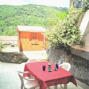 tra-mare-e-monti-tipico-monolocale-ligure.hotelitalianriviera.com/