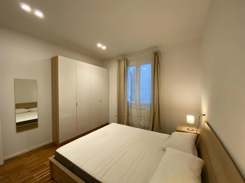 Em Home01 Κατόλικα 0*,  Ιταλία